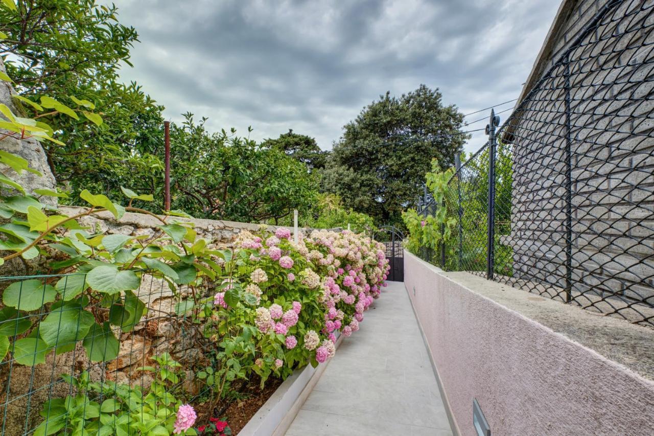 Apartments Ljubica Veli Lošinj Exterior foto